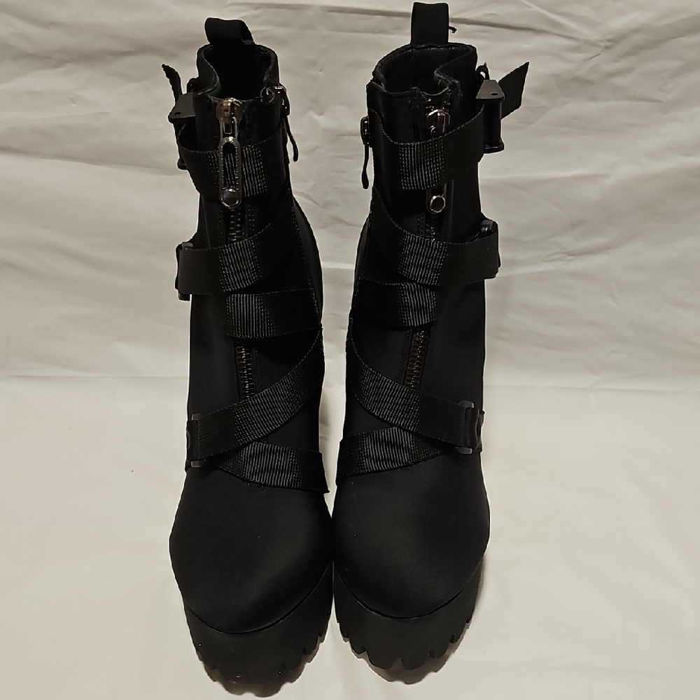 Chic Black Lace-Up Women's Boots